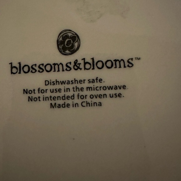 BLOSSOMS & BLOOMS CERAMIC LIDDED EASTER EGG
COOKIE JAR - Picture 7 of 13